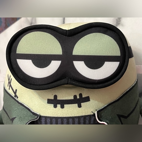 Universal Studios Despicable Me Minion Frankenstein Monster Minion Plush 9" - Picture 7 of 12